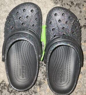 Crocs New SIZE 2 JUNIORS